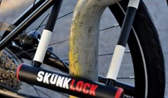 Khóa xe đạp SkunkLock khiến trộm buồn nôn