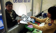 Mức phí đăng ký ô tô, xe máy mới sẽ áp dụng từ đầu năm 2017.