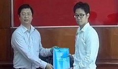 Ông Vũ Minh Hoàng khi được bổ nhiệm làm phó giám đốc Trung tâm Xúc tiến đầu tư - Thương mại và Hội chợ triển lãm TP Cần Thơ. Ảnh: PLO