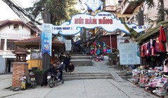 Lối lên khu du lịch Hàm Rồng- (Ảnh Lao Động).