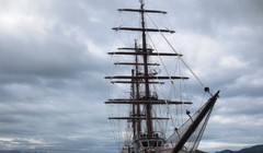 Tàu buồm hiện đại, đầu tiên của Hải quân Việt Nam về tới quân cảng Học viện Hải quân (Nha Trang)