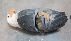 Gần 2 kg cocain được lực lượng hải quan phát hiện trong các bức tượng đá nhập từ Brazil về Việt Nam.