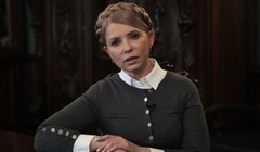 Hình ảnh quen thuộc của Tymoshenko trong mái tóc bím.