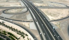 Đường 12 làn của Dubai mất 4 triệu USD/km, dùng 50 năm còn đường Việt Nam mất 20 triệu USD/km, dùng 2 năm