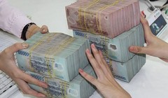 Để ứng xử với hướng sửa Thông tư 36, ngân hàng hoàn toàn có thể đẩy mạnh hơn nữa huy động vốn ngắn. Mở rộng được quy mô vốn ngắn hạn càng lớn thì càng co hẹp tỷ lệ đã sử dụng để cho vay trung dài hạn. Nhưng lãi suất các kỳ hạn ngắn phổ biến vẫn túc tắc dư