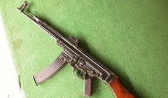 Súng Stg-44 có vẻ ngoài khá giống với súng AK-47. Ảnh: Wikimedia