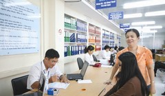 Những chủ thể đáng được khuyến khích hơn phải là những doanh nghiệp có sức sống, có năng suất cao, có khả năng tăng trưởng, có thể cạnh tranh. Trong ảnh: Doanh nghiệp làm thủ tục về thuế. Ảnh: Tuệ Doanh