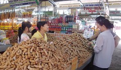 Bộ Tài chính đề xuất đổi tên thuế môn bài thành lệ phí môn bài và thay đổi mức thu có sự khác biệt đối với các doanh nghiệp và hộ kinh doanh cá thể. Ảnh: Minh Tâm.