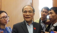 Chủ tịch QH Nguyễn Sinh Hùng trao đổi với báo chí sáng nay