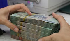 Nhiều người trong hội đồng quản trị ngân hàng nhận lương bạc tỷ mỗi năm. 