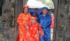 Gia đình ông Bảo Tài trong chuyến về thăm Huế. Ảnh: Đắc Đức