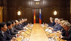 Thủ tướng Nguyễn Xuân Phúc gặp Chủ tịch Đu-ma Quốc gia Nga