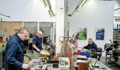 Nhà máy Brandauer đang chờ đợi hợp đồng mới từ Mỹ sau cuộc trưng cầu dân ý. Ảnh: NYT