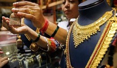 Một cửa hàng nữ trang vàng ở Ấn Độ - Ảnh: Reuters/CNBC.