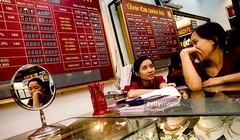 Nếu vàng im lặng quá lâu như hơn hai năm qua, nếu quá hiếm những con sóng cực mạnh và cực ngắn như đầu tháng 7 vừa qua, thì hẳn giới đầu tư và kinh doanh vàng càng ít cơ hội kiếm lời - Ảnh: Getty.