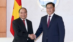 Thủ tướng Nguyễn Xuân Phúc và Thủ tướng Mông Cổ J. Erdenebat. Ảnh: VGP/Quang Hiếu
