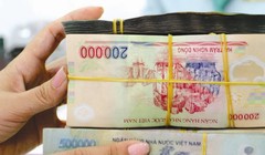 Theo lãnh đạo một ngân hàng, “Buôn tiền trong doanh nghiệp không phải chuyện lạ, doanh nghiệp chỉ cần vài chục tỉ đồng làm mồi là có thể buôn tiền”. Ảnh: Tuệ Doanh