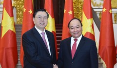 Thủ tướng Chính phủ Nguyễn Xuân Phúc đã có cuộc hội kiến với Ủy viên Thường vụ Bộ Chính trị, Ủy viên trưởng Ủy ban Thường vụ Đại hội đại biểu nhân dân toàn quốc (Nhân đại) Trung Quốc Trương Đức Giang .