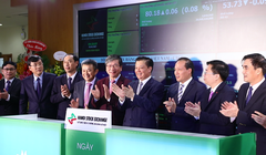 Lễ lên sàn của TCTHKVN dưới sự chứng kiến của Bộ trưởng Bộ Tài chính Đinh Tiến Dũng, Thứ trưởng Bộ GTVT Lê Đình Thọ, UBCKNN.