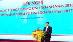 Ông Nguyễn Văn Thắng - Chủ tịch HĐQT VietinBank báo cáo kết quả kinh doanh của VietinBank 2016 Hội nghị (ảnh Tiến Lâm).