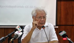 GS. Hồ Ngọc Đại nói về sách Công nghệ Giáo dục (ảnh: Đăng Khoa)