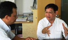 Cựu tử tù Liên Khui Thìn (phải) và tác giả