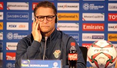 HLV Vital Borkelmans tại buổi họp báo - Ảnh: N.K 
(Tuổi trẻ)