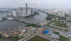 Trước nay, doanh nghiệp địa ốc thường được nhìn với con mắt không mấy thiện cảm, mặc định họ chỉ biết làm giàu nhờ chênh lệch địa tô. Song phải công bằng rằng khối doanh nghiệp bất động sản đã và đang đóng góp quan trọng vào quá trình phát triển của đất n