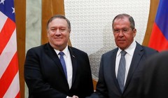 Bộ trưởng Bộ ngoại giao Mỹ Mike Pompeo (trái) cho biết Tổng thống Mỹ Donald Trump mong muốn quan hệ Mỹ - Nga tốt đẹp và sẽ có lợi cho người dân hai nước.