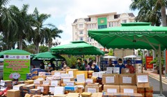 Người dân gửi nhiều quà tặng bộ đội chống dịch trên biên giới