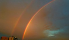 TP.HCM xuất hiện cầu vồng đôi, người dân thích thú chụp ảnh