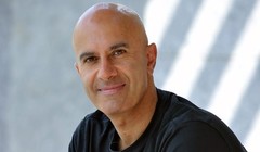 “Vị tu sĩ bán chiếc Ferrari” của doanh nhân - tác giả Robin Sharma được bạn đọc toàn cầu yêu thích
