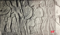 Bức phù điêu giá trị cần được "giải cứu" - Ảnh chụp gần bức phù điêu (lưu trữ IHNA)