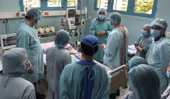 Ca phẫu thuật kéo dài tới 15 tiếng đồng hồ liền 