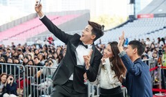 Quốc Anh cùng đoàn phim giao lưu, hút hồn fan Hàn tại LHP Busan 