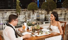 Hoàng Thùy dẫn thầy catwalk đi khám phá Sài thành