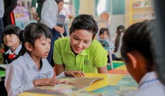 Hoa hậu H'Hen Niê ở thư viện Room to Read Lâm Đồng 