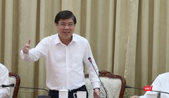 Chủ tịch UBND TP.HCM Nguyễn Thành Phong cho biết có thể sắp tới Ký túc xá ĐHQG TP.HCM sẽ trở thành BV Dã chiến (Ảnh: Sỹ Đông) 