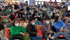 TP.HCM đã làm gì để chống ùn tắc hơn 1.000 người nhập cảnh tại sân bay khi triển khai lấy mẫu xét nghiệm tại chỗ (Ảnh: Hòa Bình) 