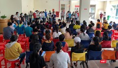 Tập huấn công tác đón người về cách ly tại Ký túc xá (KTX) ĐGQG TP.HCM (Ảnh: BQL KTX cung cấp) 