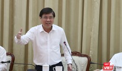 Ông Nguyễn Thành Phong - Chủ tịch UBND TP.HCM chỉ đạo tại cuộc họp phòng, chống dịch bệnh COVID-19 (Ảnh: Sỹ Đông)