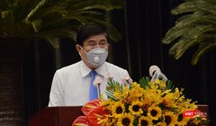 Chủ tịch UBND TP HCM Nguyễn Thành Phong phát biểu tại Kỳ họp bất thường (Ảnh: TTBC) 