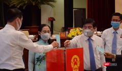 Đại biểu bỏ phiếu bầu bổ sung các chức danh (Ảnh: TTBC) 