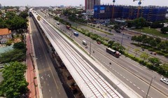 Công đoạn lắp ray trên cao cho tuyến metro Bến Thành - Suối Tiên đã hoàn tất (Ảnh: Quốc Hùng) 