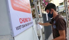 Máy phát gạo miễn phí giúp người nghèo vượt qua đại dịch COVID-19 (Ảnh: Hoàng Triều) 