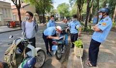 TPHCM 2.482 người ra đường không mang khẩu trang, thu 496 triệu đồng (Ảnh: Kim Quy)