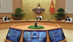 Thủ tướng chủ trì họp Thường trực Chính phủ chiều 13/4. Tại phiên họp, TP.HCM kiến nghị kéo dài thời gian giãn cách xã hội đến 30/4 (Ảnh VGP)