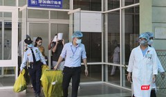 Ca bệnh số 22 người Anh sau 3 lần âm tính, tạm biệt bệnh viện Đà Nẵng, đến TP.HCM để quá cảnh đi Anh đã có kết quả dương tính trở lại (Ảnh: Hồ Xuân Mai) 