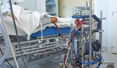 Bệnh nhân 91 đang được can thiệp ECMO, phổi trái đông đặc 1/2, dương tính trở lại (Ảnh: SYT) 