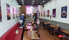 Miss Korea (229 Trần Hưng Đạo, phường Cô Giang, quận 1) mở cửa trở lại nhưng vắng khách (Ảnh: Hòa Bình) 